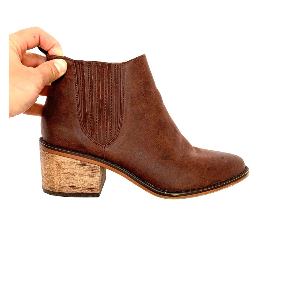 LIKE NEW WOMENS FARYL BOOTIE SIZE 8.5